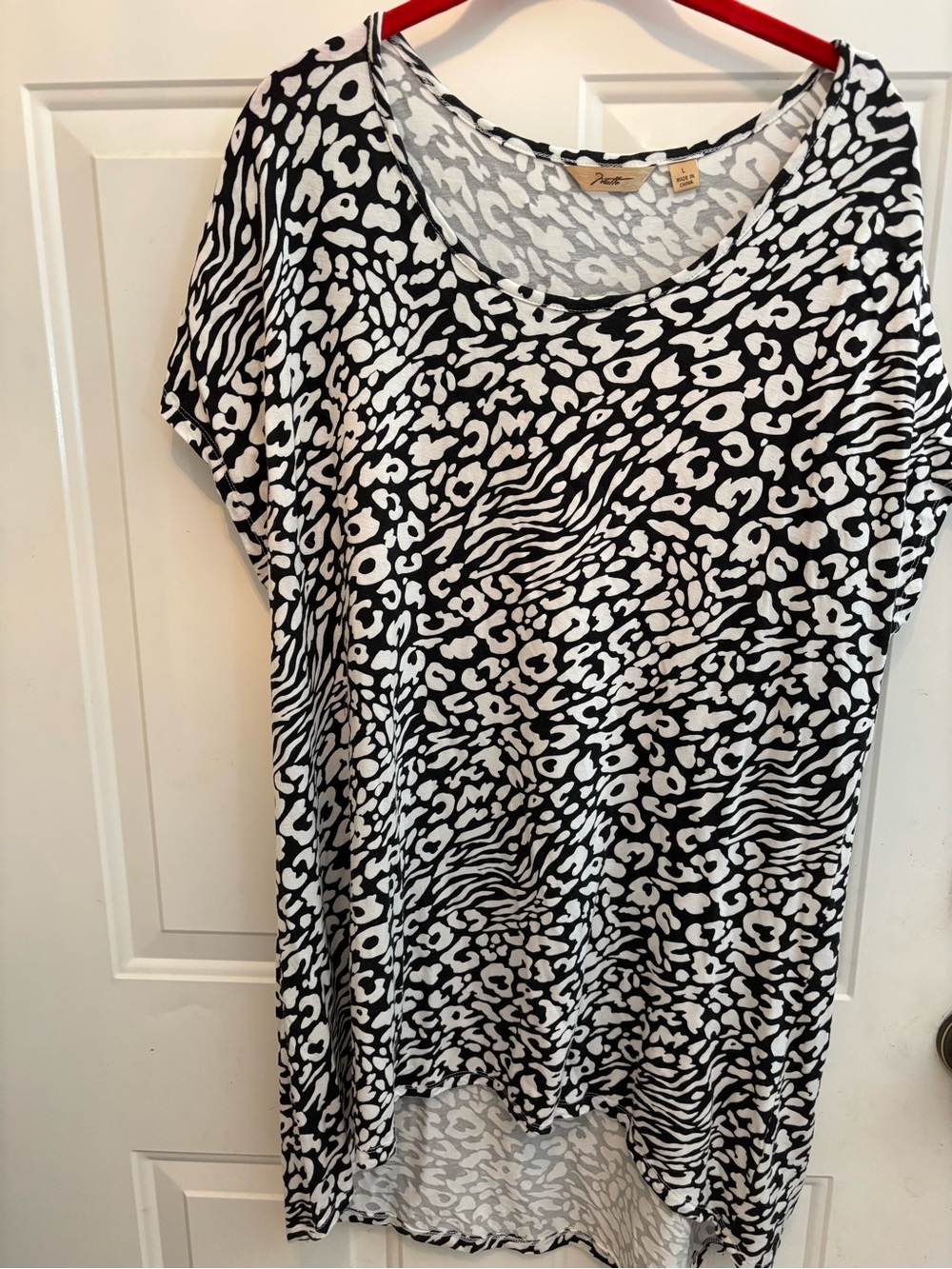 Apt. 9 Black and White Animal-Print Tunic Top